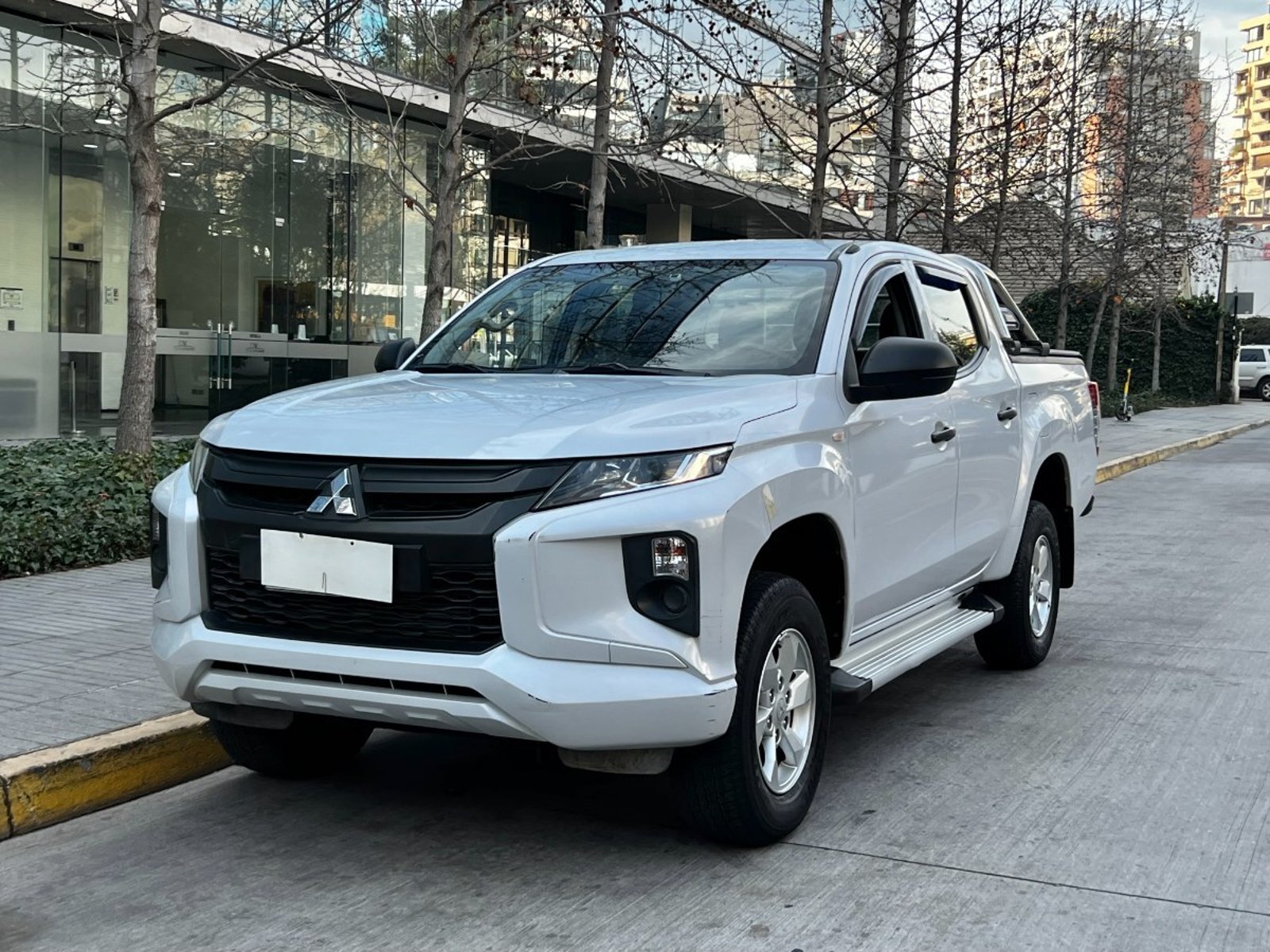 Mitsubishi L200 WORK CR 2.4 MT 2021 - Foto 3 de 10