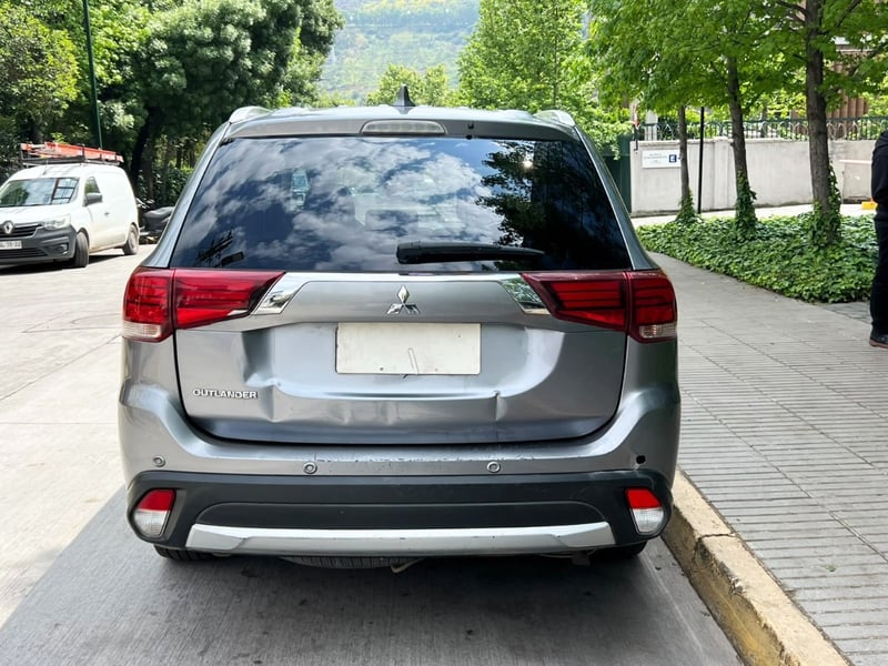 Mitsubishi OUTLANDER GLX 4X4 2.4 AT 2017 - Imagen 5 de 10