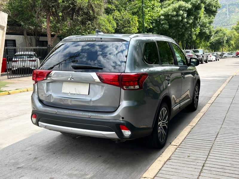 Mitsubishi OUTLANDER GLX 4X4 2.4 AT 2017 - Imagen 6 de 10