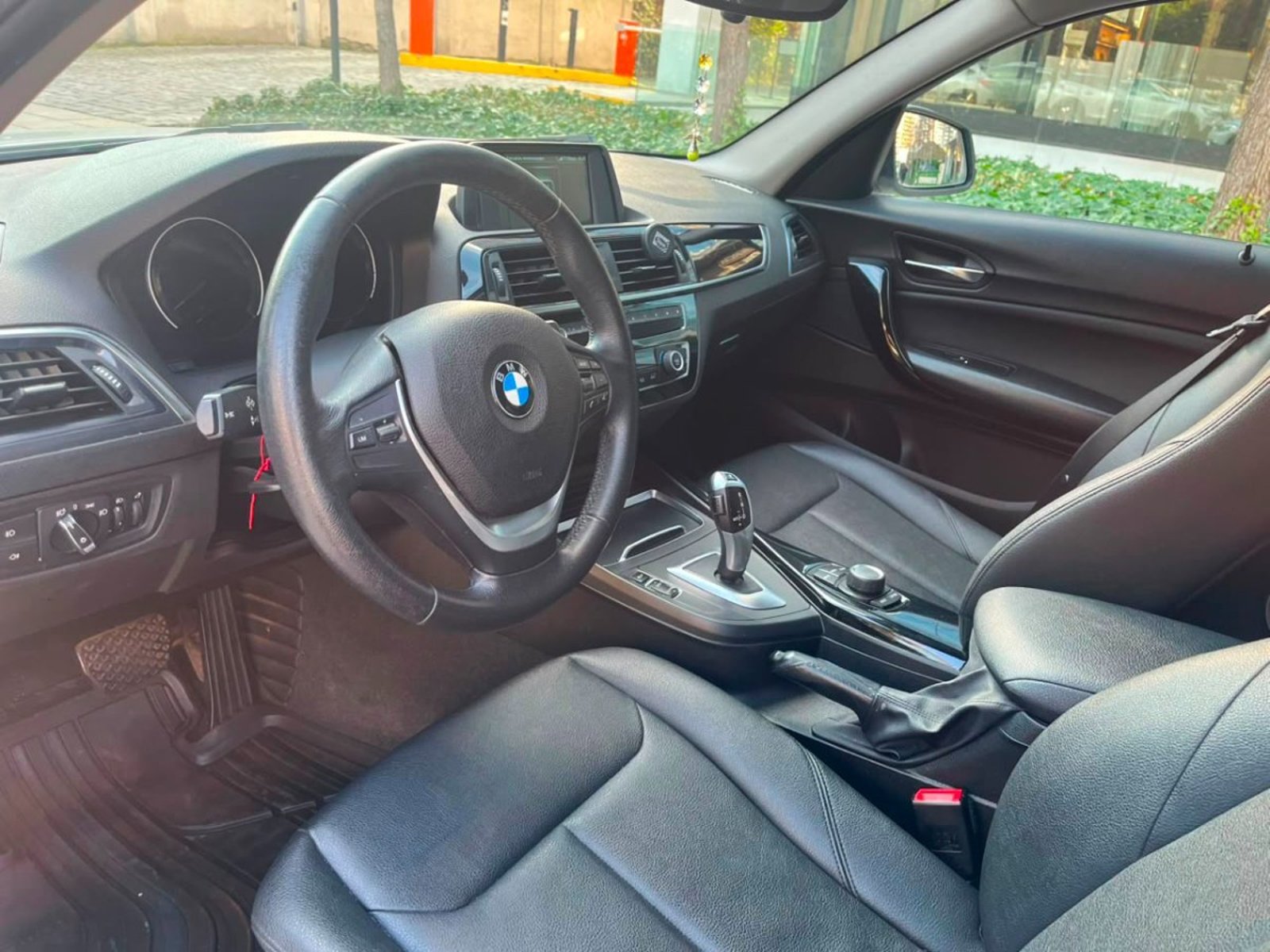 BMW 118 1.5 AT 2018 - Imagen 8 de 10