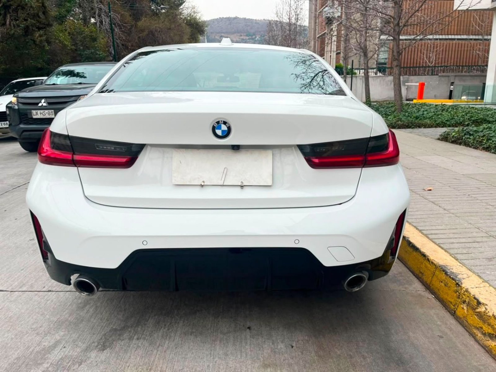 BMW 320 2.0 AT M SPORT 2024 - Foto 5 de 10