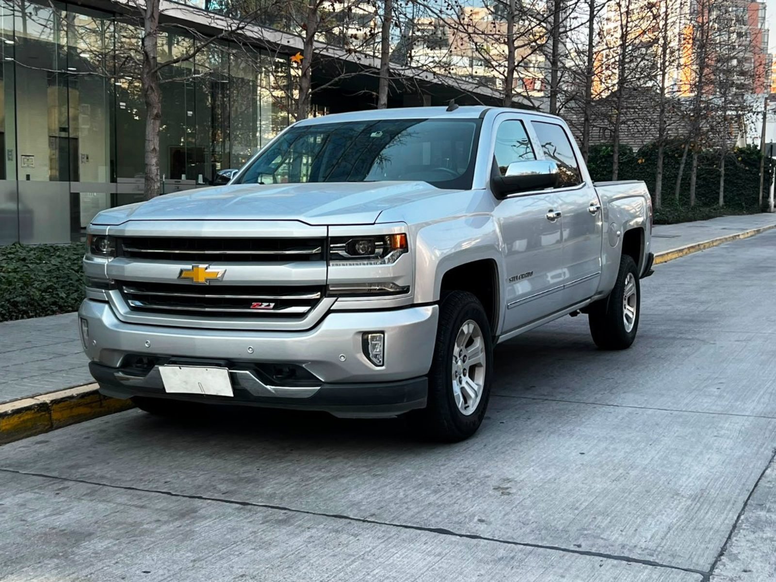 CHEVROLET SILVERADO LTZ 4X4 5.3 2019 - Foto 3 de 8