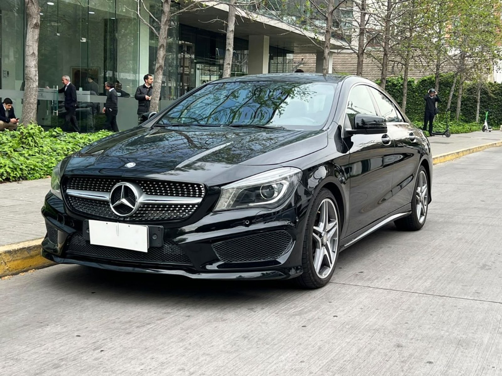 Mercedes-Benz CLA 220 CDI LOOK AMG 2015 - Foto 2 de 10