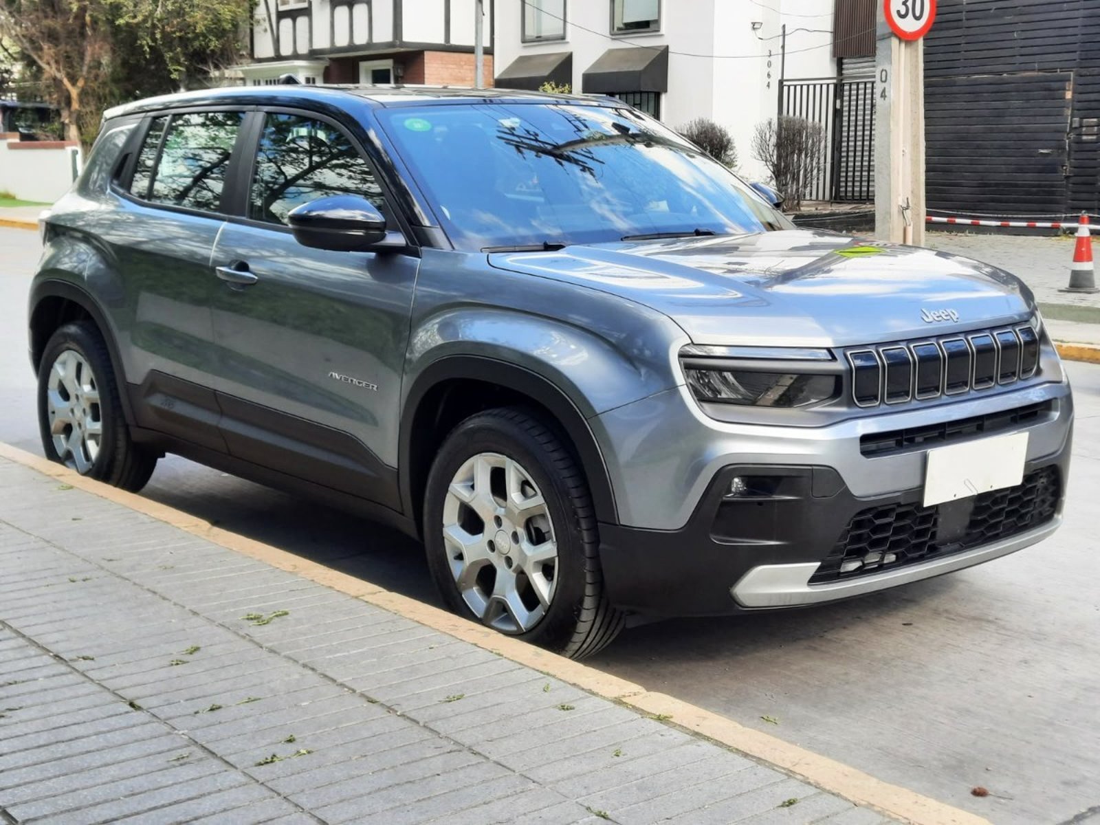 Jeep AVENGER ALTITUDE 4x4 HÍBRIDO 2025 - Foto 3 de 10