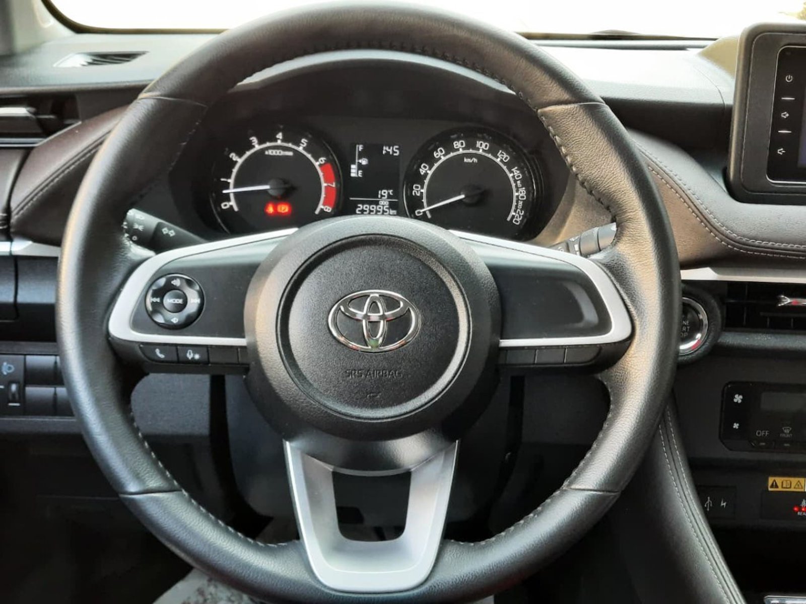 Toyota YARIS SEDAN MT 1.5 2024 - Imagen 8 de 9