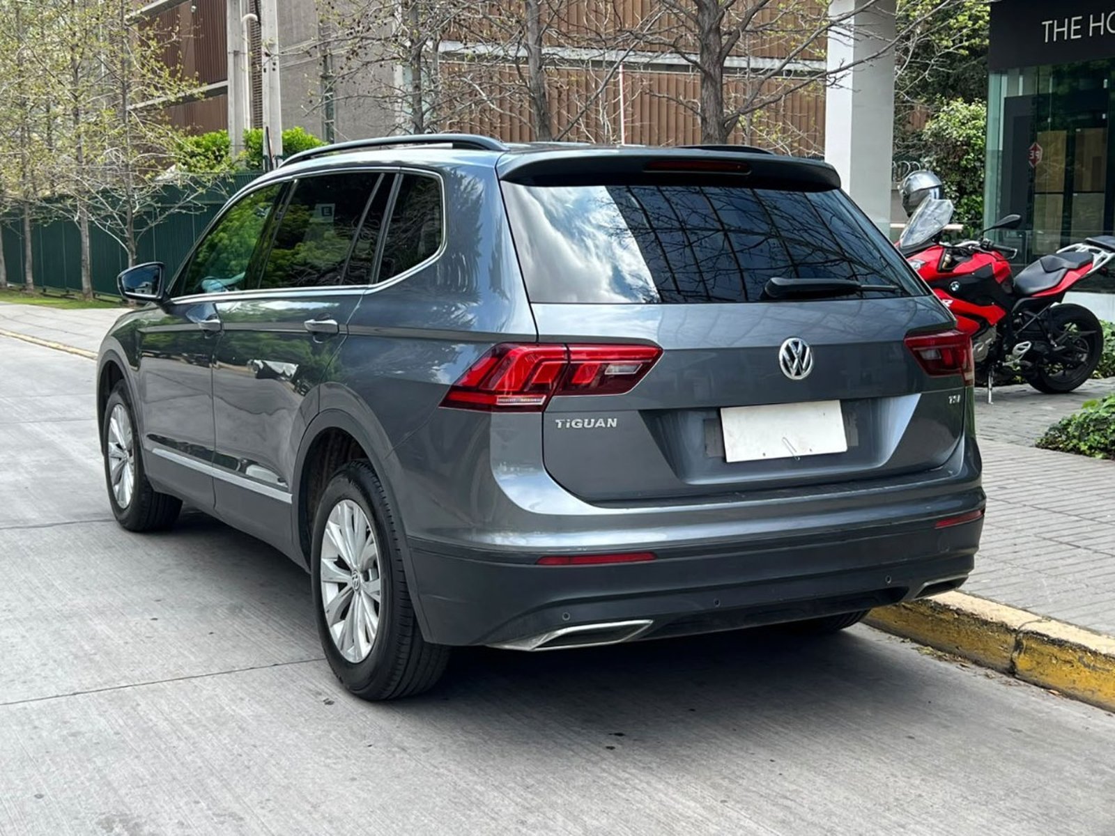 Volkswagen TIGUAN COMFORTLINE 1.4 TSI 2018 - Foto 4 de 10