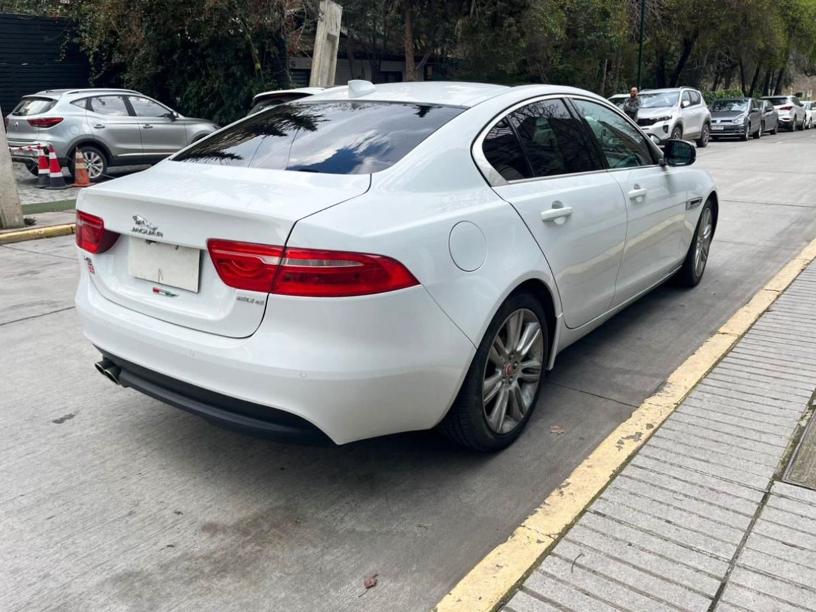 Jaguar XE PRESTIGE 2.0 DIESEL 2019 - Imagen 6 de 10