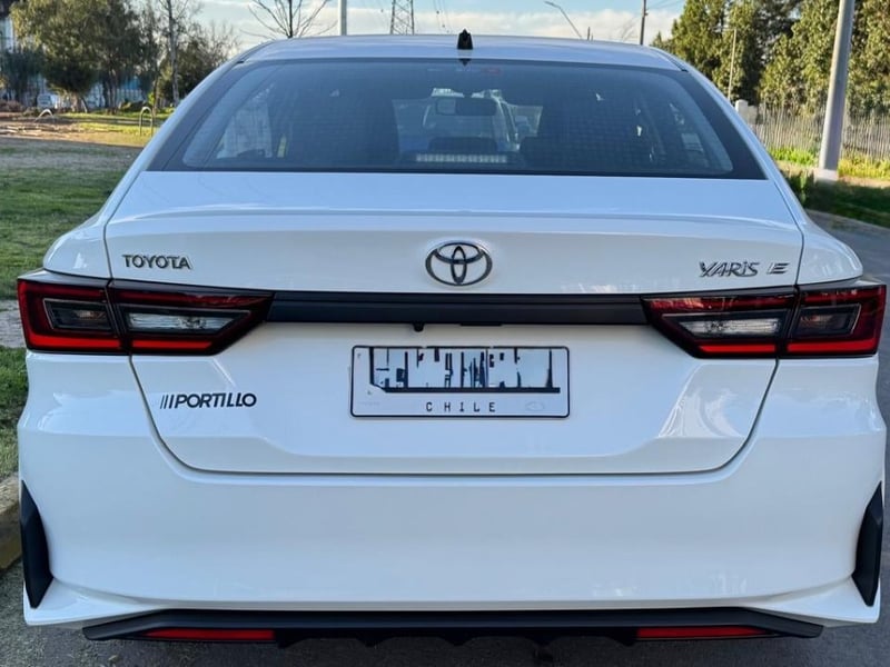 Toyota YARIS SEDAN 1.5 MT 2024 - Imagen 4 de 8