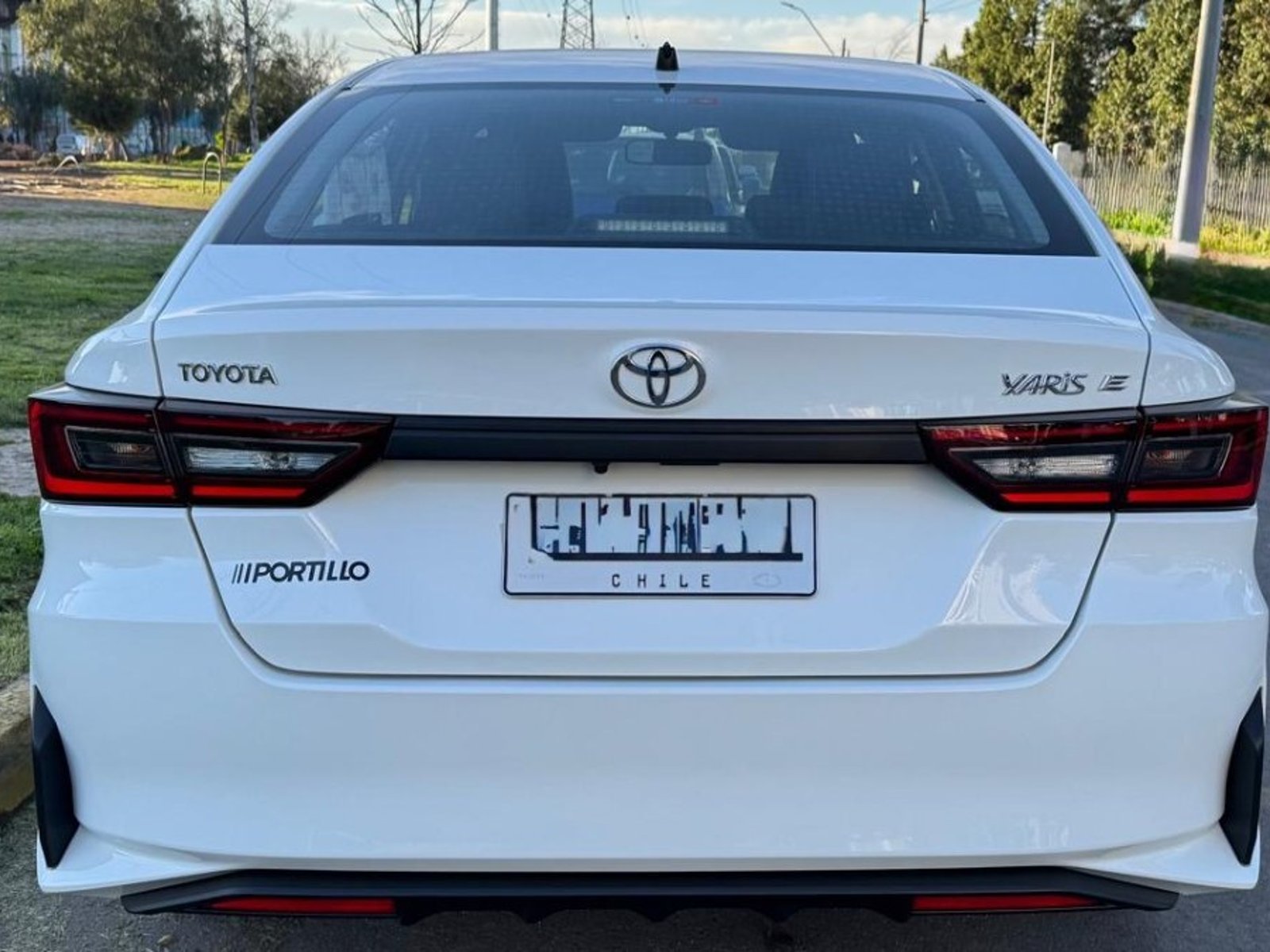 Toyota YARIS SEDAN 1.5 MT 2024 - Foto 4 de 8