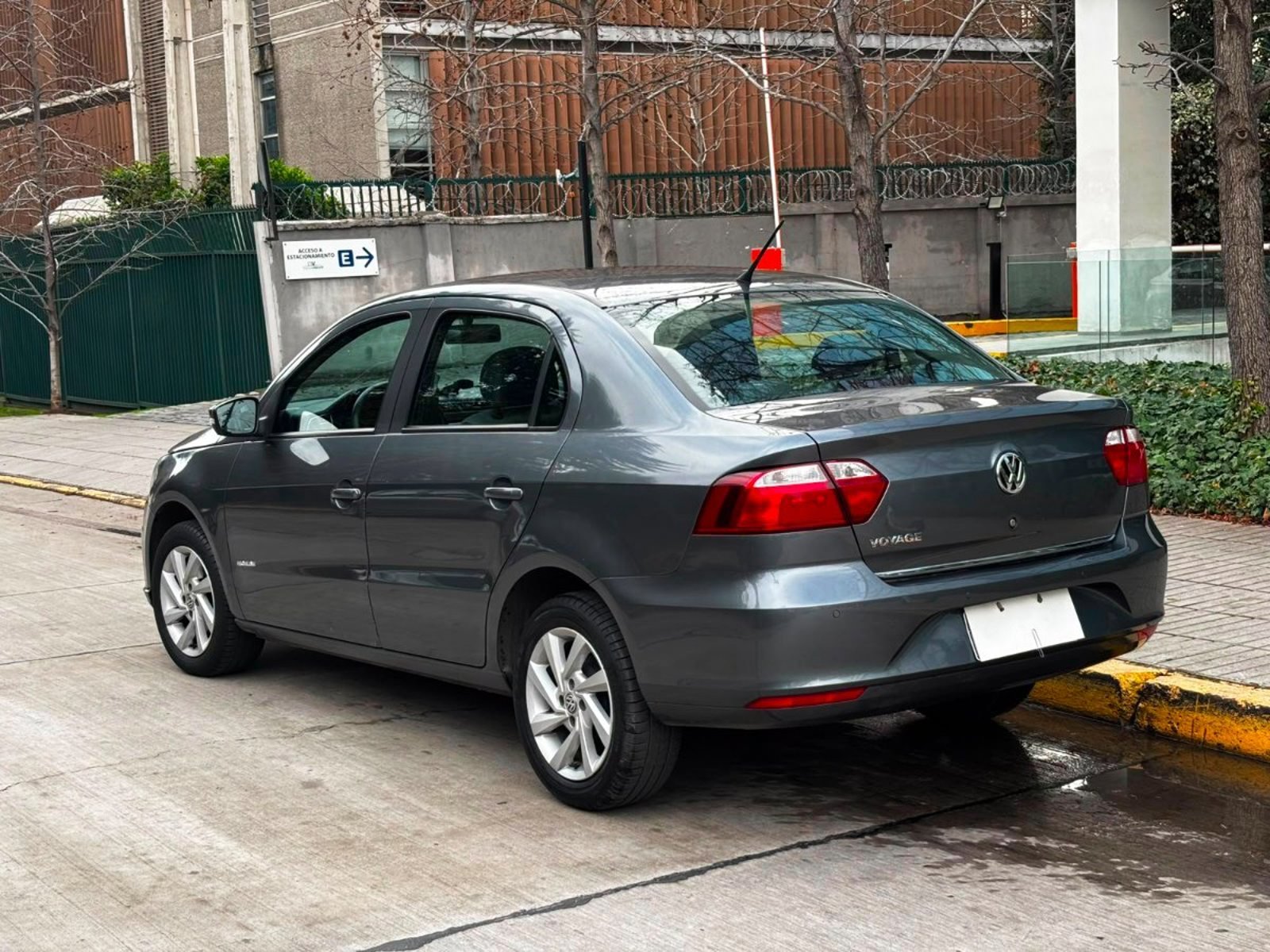 Volkswagen VOYAGE HIGHLINE 1.6 MT 2022 - Imagen 4 de 10