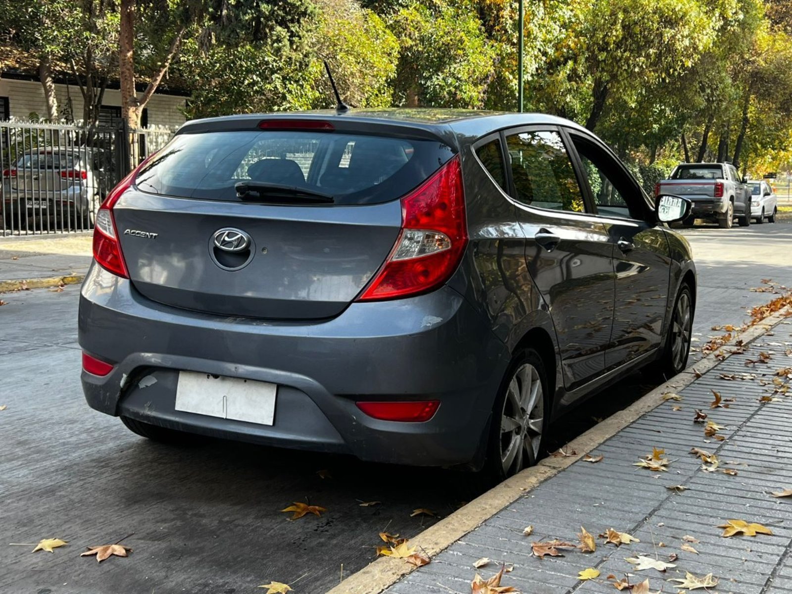 Hyundai ACCENT GL 1.4 MT 2017 - Imagen 4 de 10