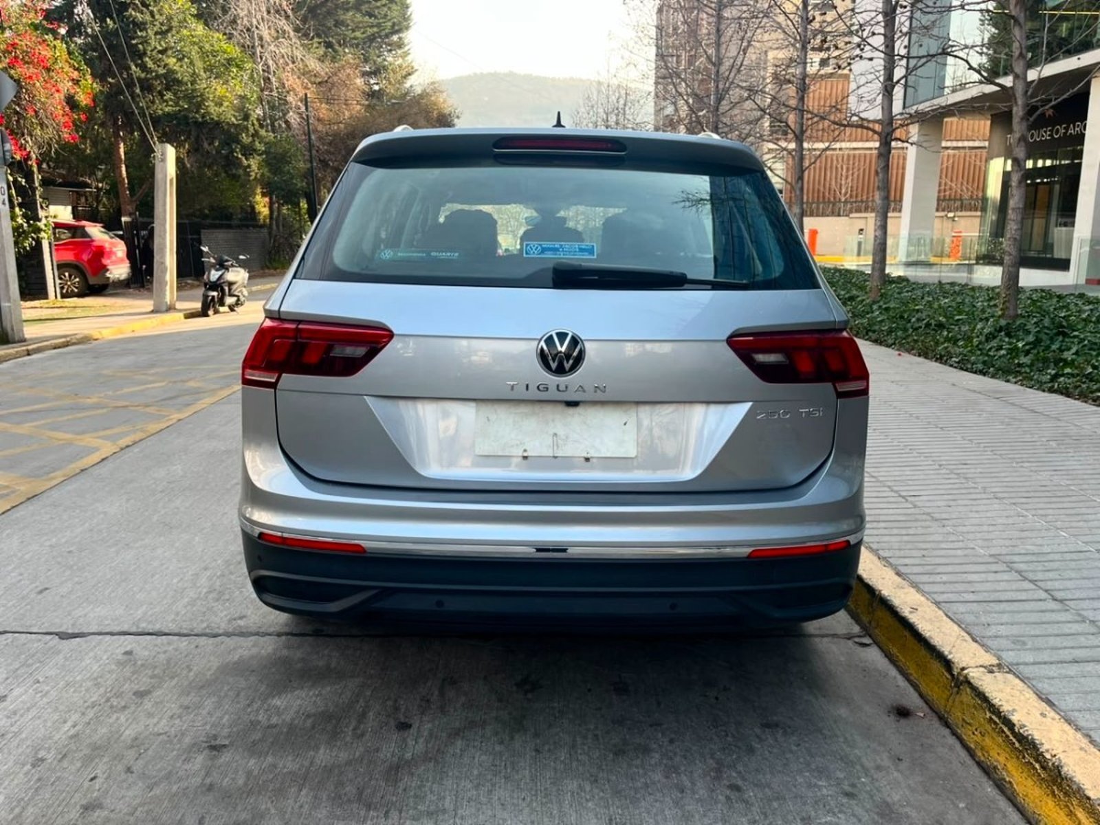 Volkswagen TIGUAN COMFORTLINE 1.4 TSI 2023 - Foto 4 de 10