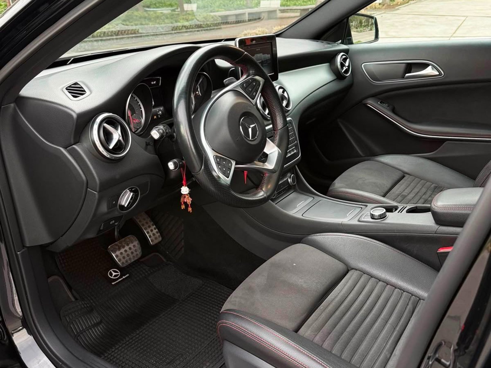 Mercedes-Benz GLA 250 4MATIC 2.0 2017 - Imagen 6 de 10