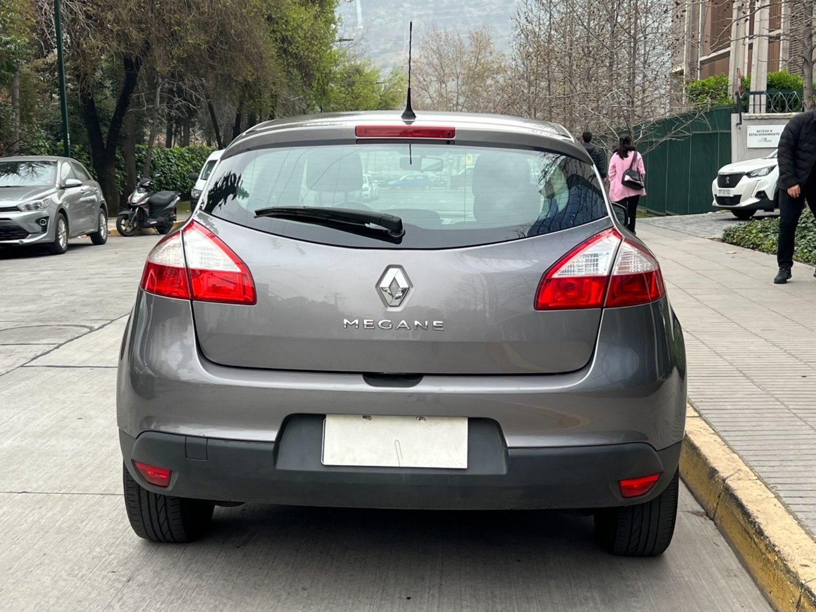 Renault MEGANE EXPRESSION 2.0 MT 2013 - Foto 4 de 10