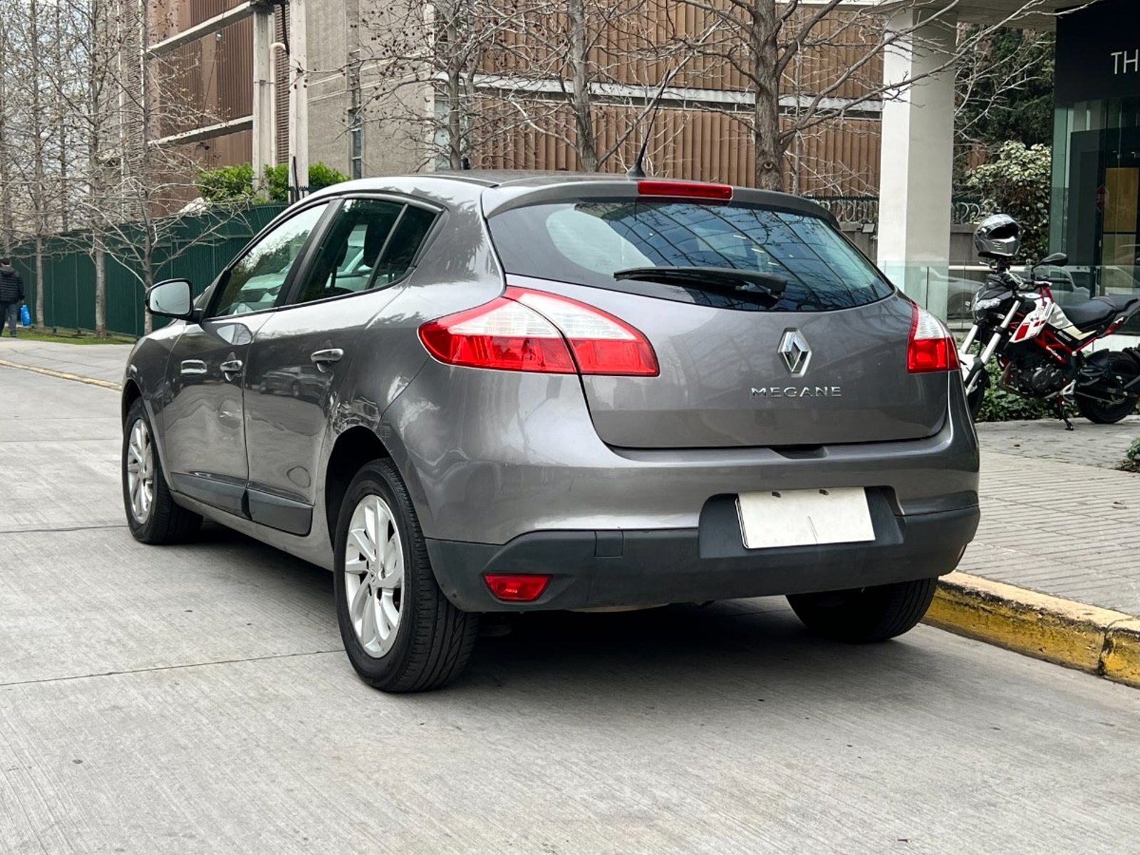 Renault MEGANE EXPRESSION 2.0 MT 2013 - Imagen 6 de 10
