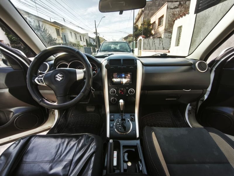 Suzuki GRAND NOMADE GLX 4X4 2.4 AT 2016 - Imagen 10 de 10