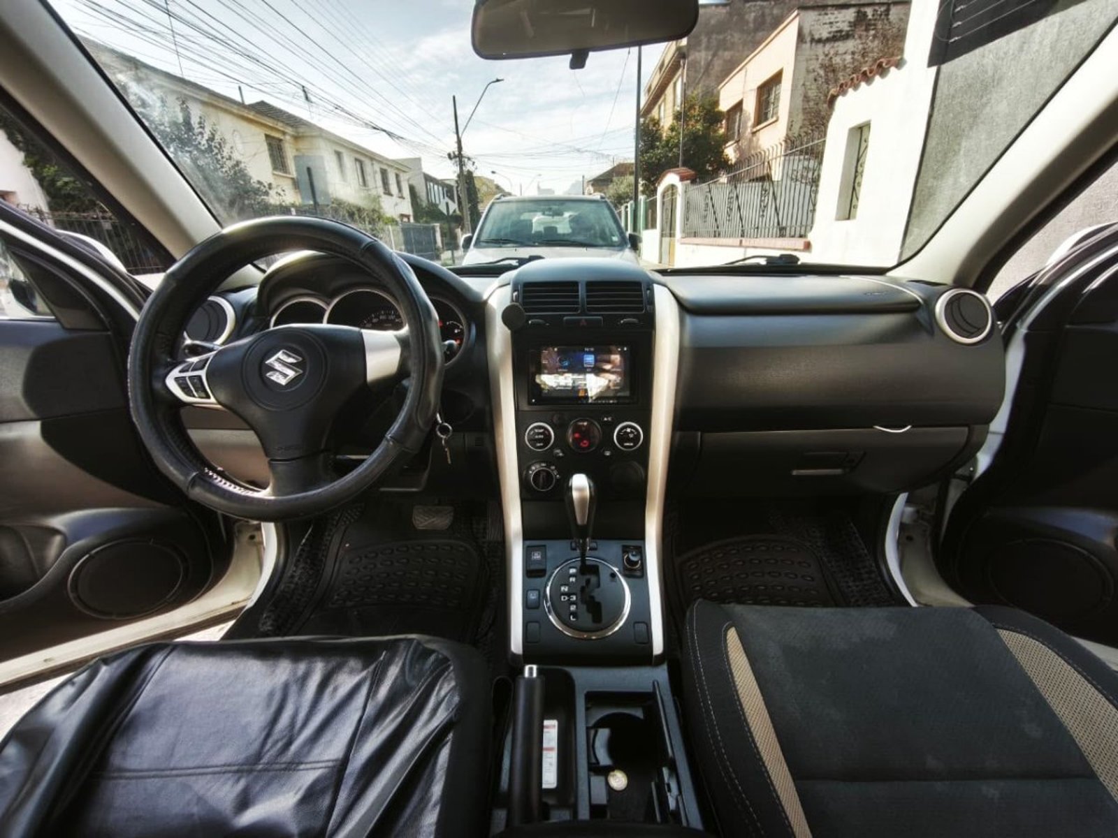 Suzuki GRAND NOMADE GLX 4X4 2.4 AT 2016 - Imagen 10 de 10