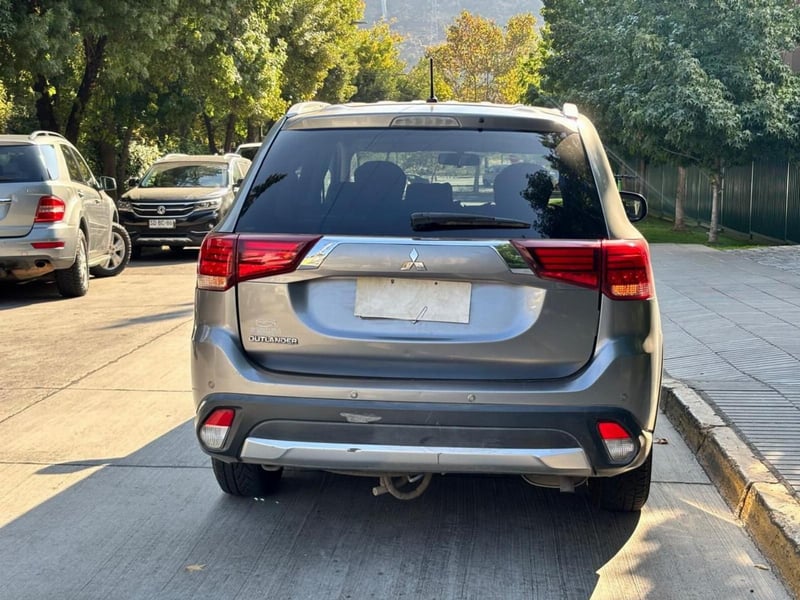 Mitsubishi OUTLANDER 2.0 MT 2016 - Imagen 5 de 10