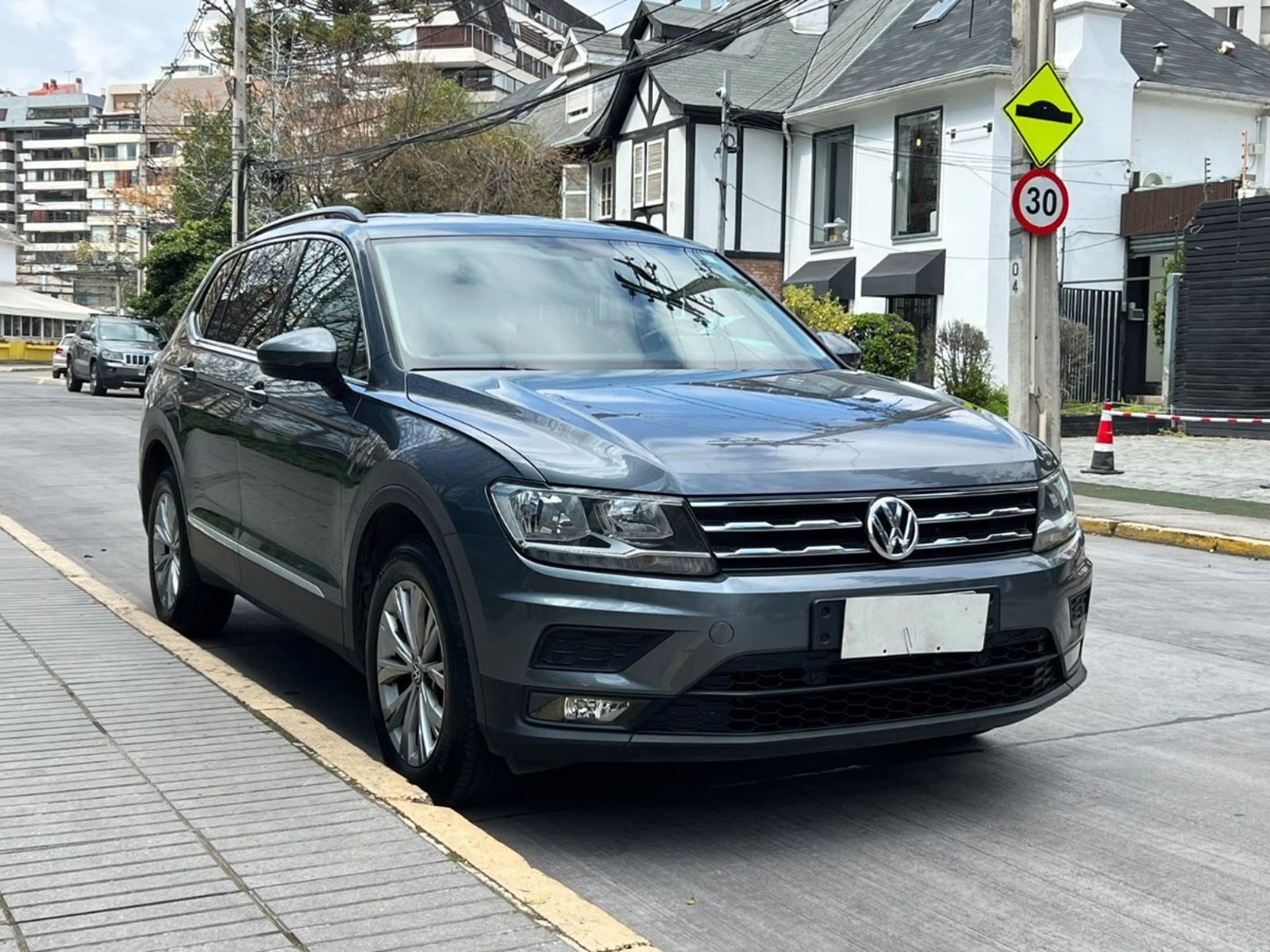 Volkswagen TIGUAN COMFORTLINE 1.4 TSI 2018 - Foto 2 de 10