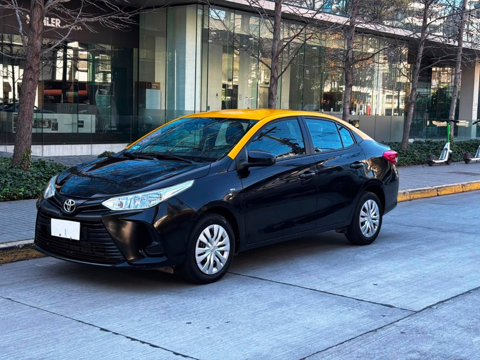 Toyota YARIS GLI 1.5 MT 2022 - Foto 2 de 9