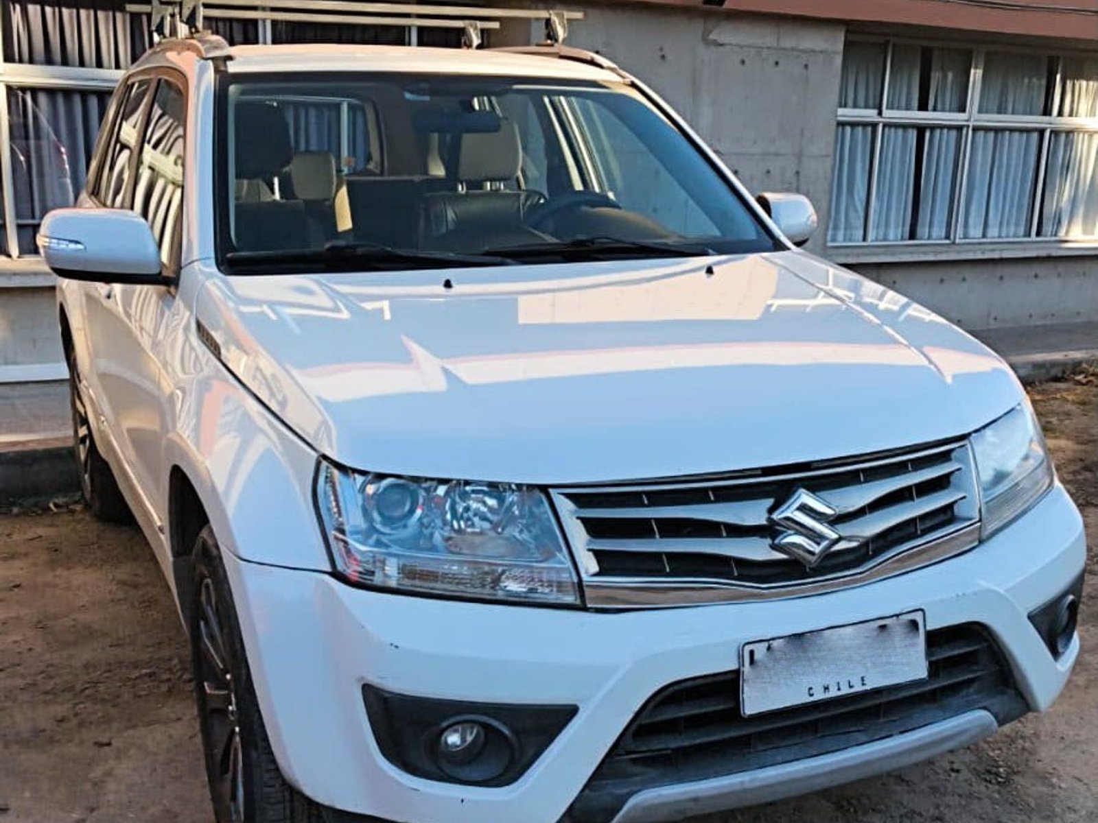 Suzuki GRAND NOMADE GLX 4X4 2.4 AT 2016 - Foto 2 de 10