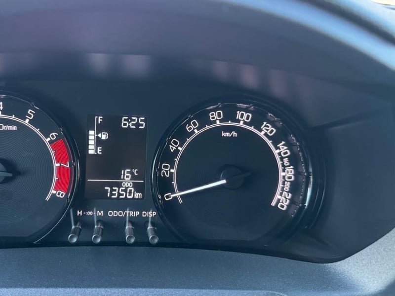 Toyota YARIS SEDAN 1.5 MT 2024 - Imagen 7 de 8