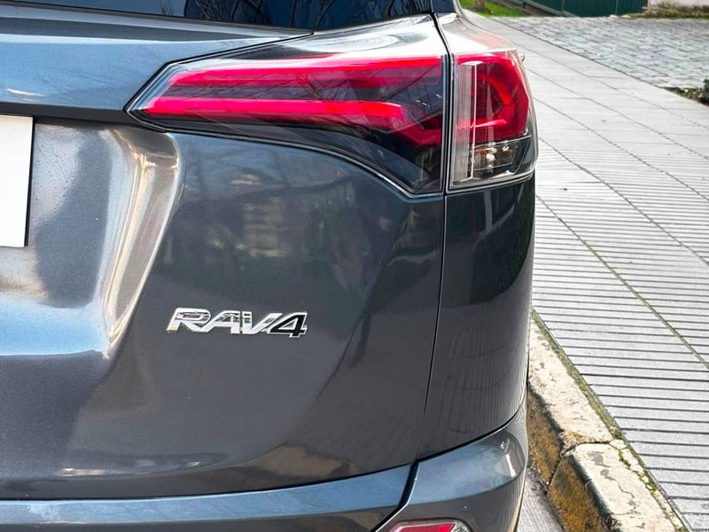 Toyota RAV 4 SUPER LUJO 2.0 AT 2018 - Imagen 7 de 10