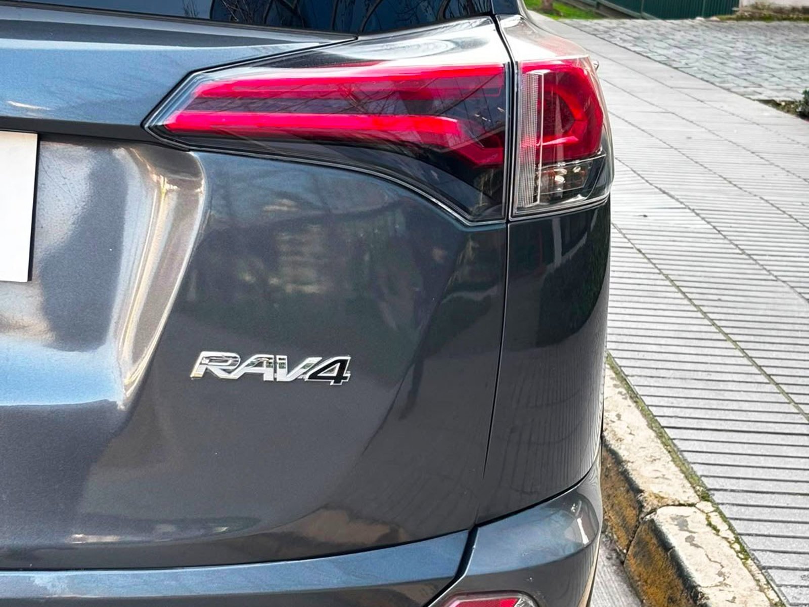 Toyota RAV 4 SUPER LUJO 2.0 AT 2018 - Imagen 7 de 10