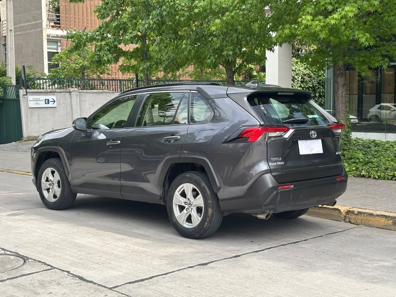 Toyota RAV 4 LE 2.0 AT 2021 - Imagen 6 de 10