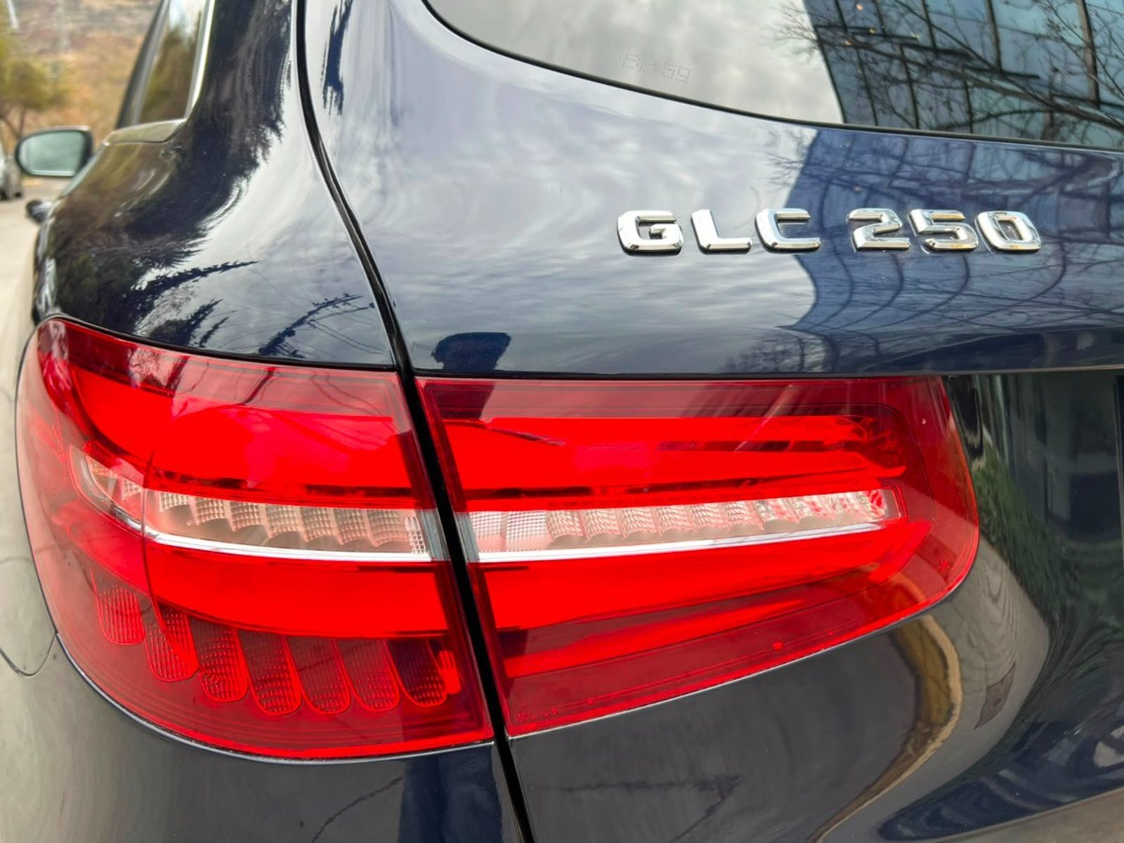 Mercedes-Benz GLC 250 4MATIC 2.0 2017 - Imagen 8 de 10