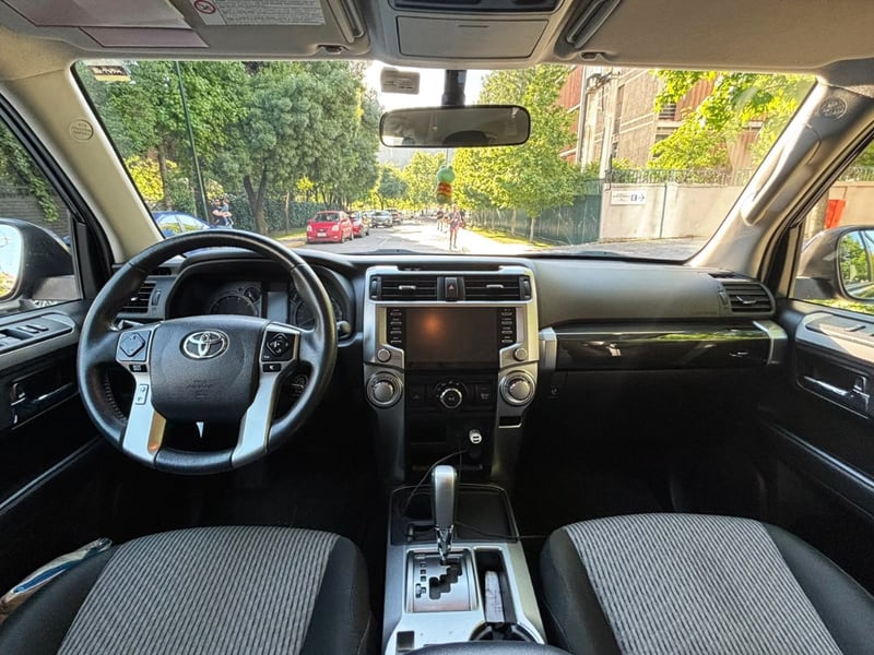 Toyota 4 RUNNER SR5 AT 4x2 2022 - Imagen 9 de 10