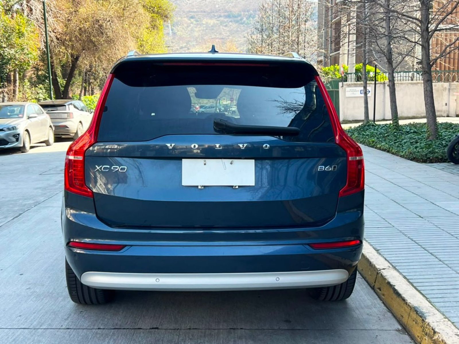 Volvo XC90 MOMENTUM B6 AWD 2023 - Foto 5 de 10