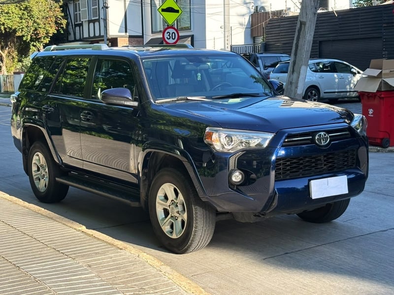 Toyota 4 RUNNER SR5 AT 4x2 2022 - Imagen 3 de 10
