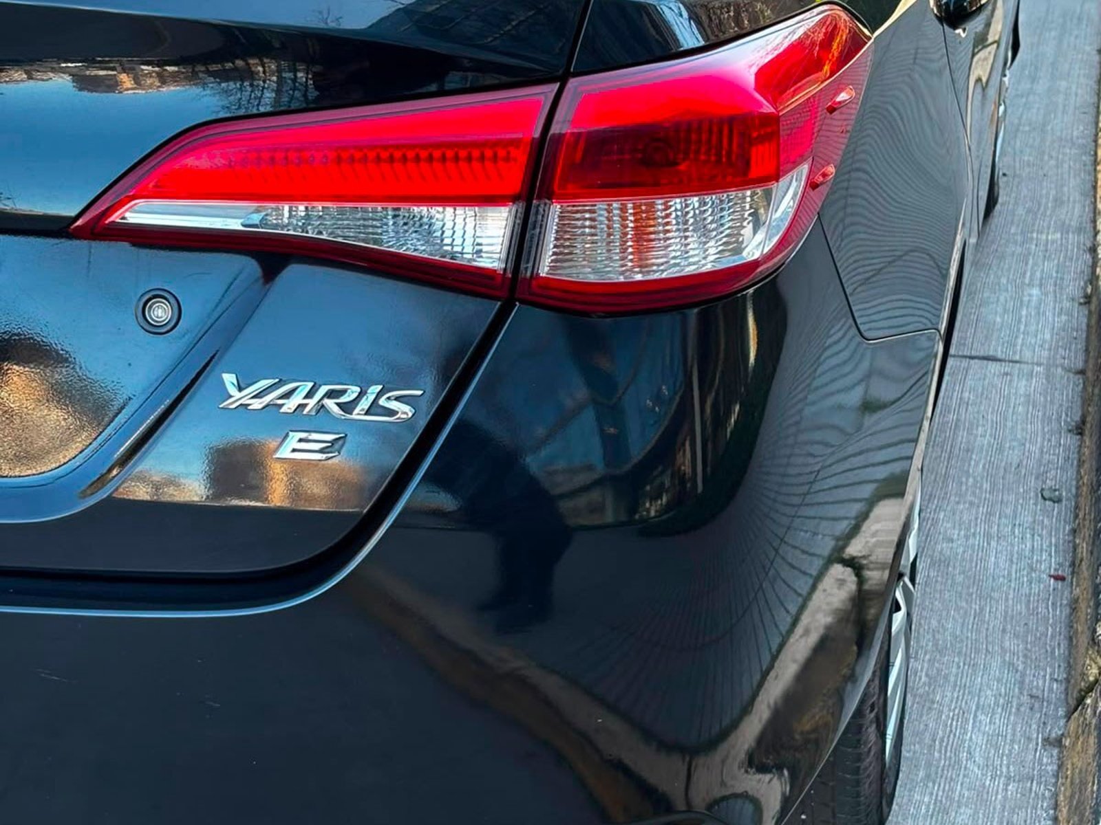 Toyota YARIS GLI 1.5 MT 2022 - Imagen 8 de 9