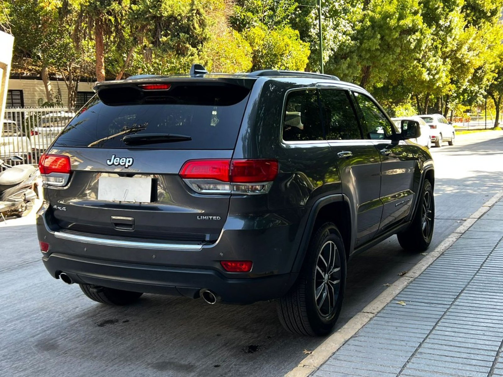 Jeep GRAND CHEROKEE LIMITED 4X4 3.6 2018 - Imagen 4 de 10