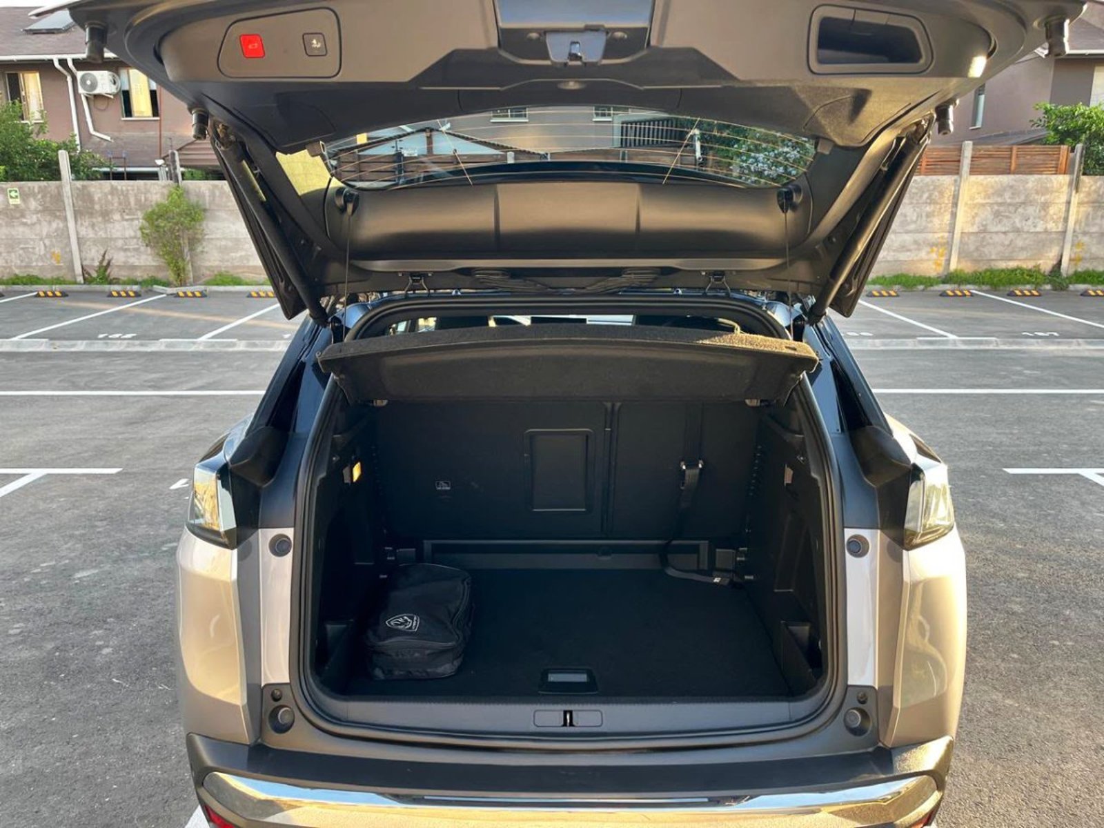 Peugeot 3008 GT EAT8 1.6 AT 2022 - Imagen 9 de 10