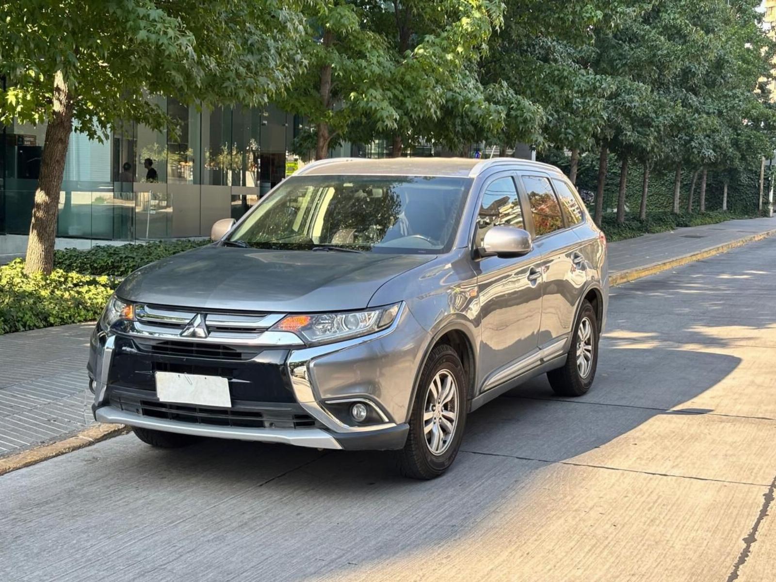 Mitsubishi OUTLANDER 2.0 MT 2016 - Foto 2 de 10