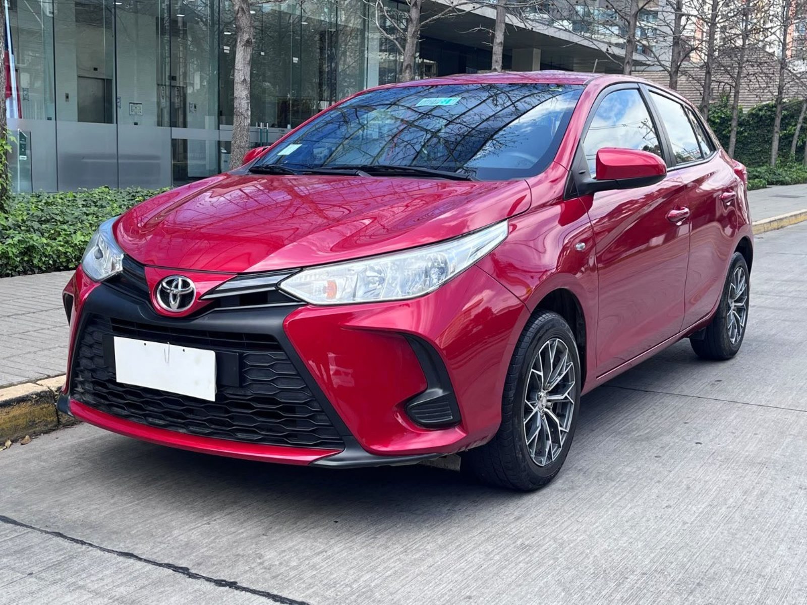 Toyota YARIS XLI 1.5 MT 2022 - Foto 2 de 10