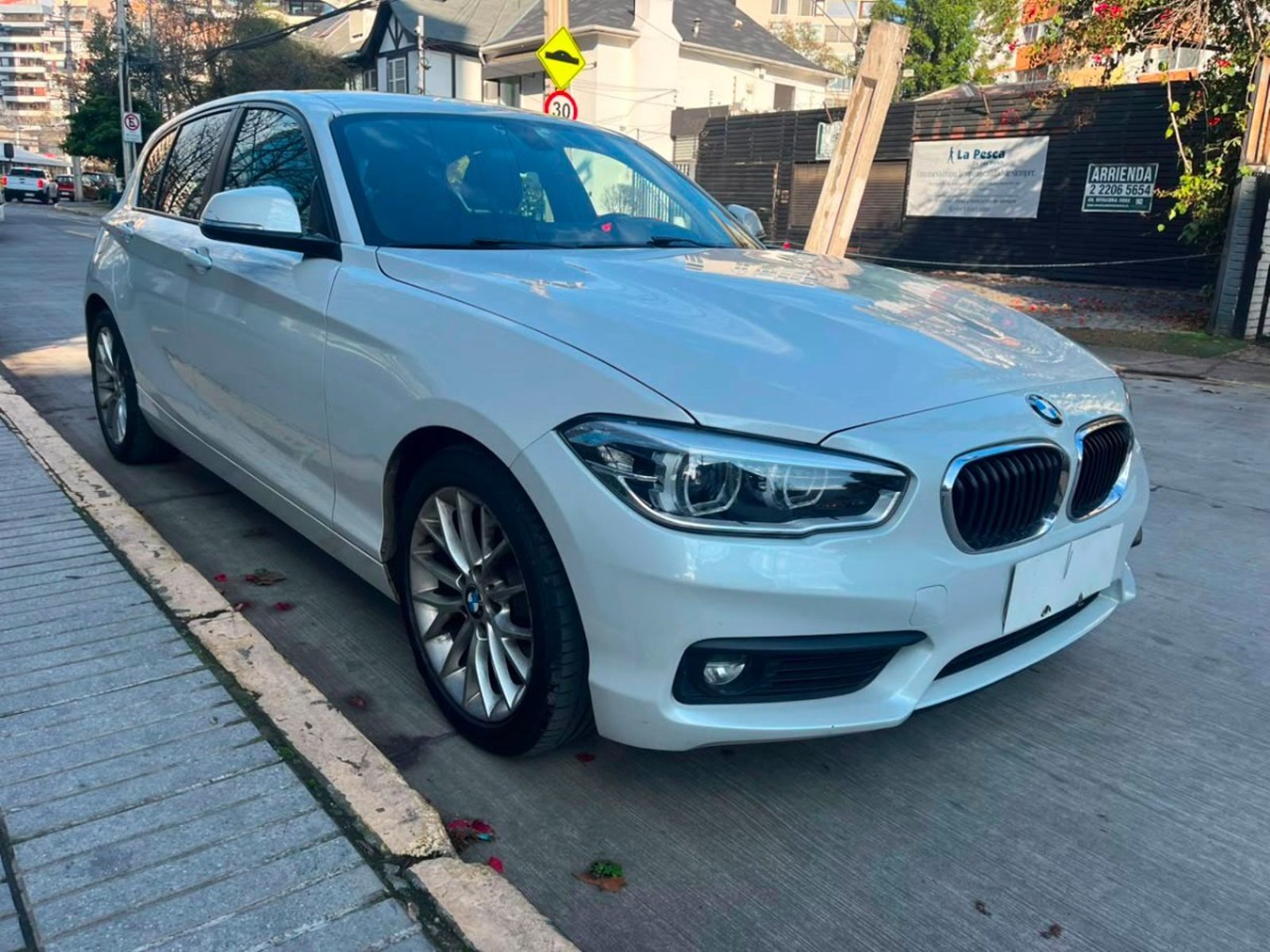 BMW 118 1.5 AT 2018 - Imagen 3 de 10