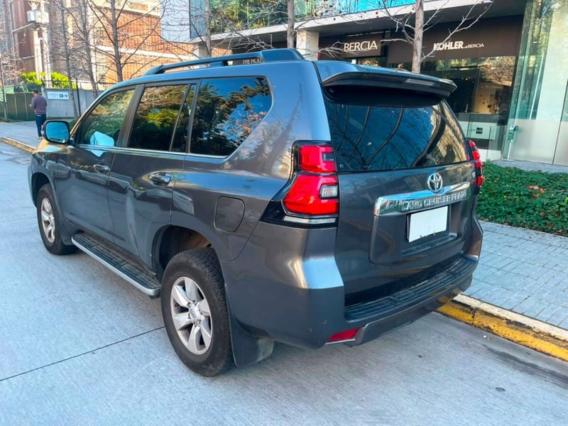 Toyota LAND CRUISER PRADO VX 4.0 2023 - Imagen 4 de 10