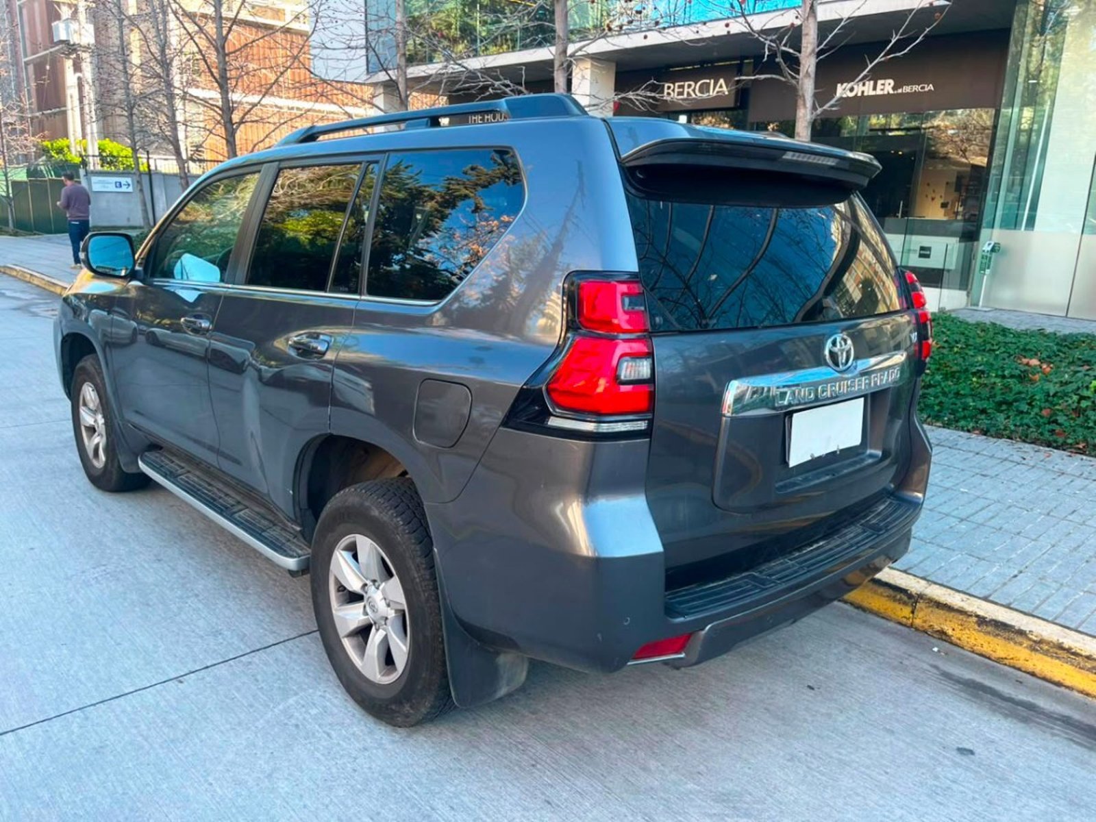 Toyota LAND CRUISER PRADO VX 4.0 2023 - Foto 4 de 10