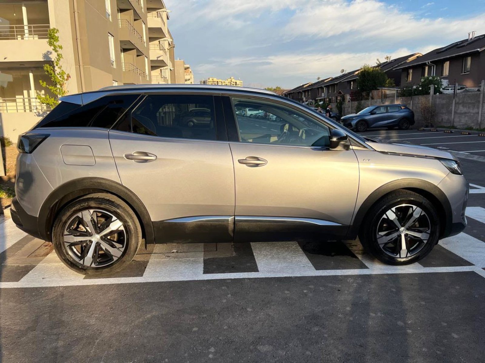 Peugeot 3008 GT EAT8 1.6 AT 2022 - Imagen 7 de 10