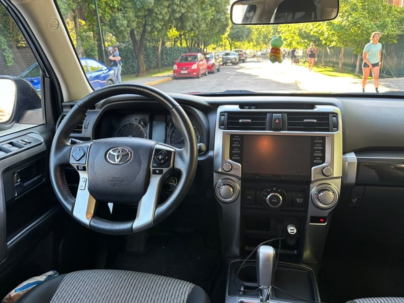 Toyota 4 RUNNER SR5 AT 4x2 2022 - Imagen 8 de 10
