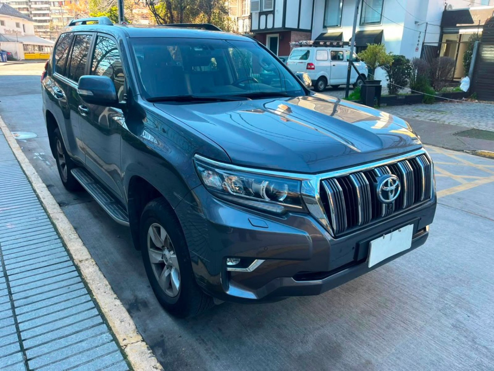 Toyota LAND CRUISER PRADO VX 4.0 2023 - Foto 2 de 10