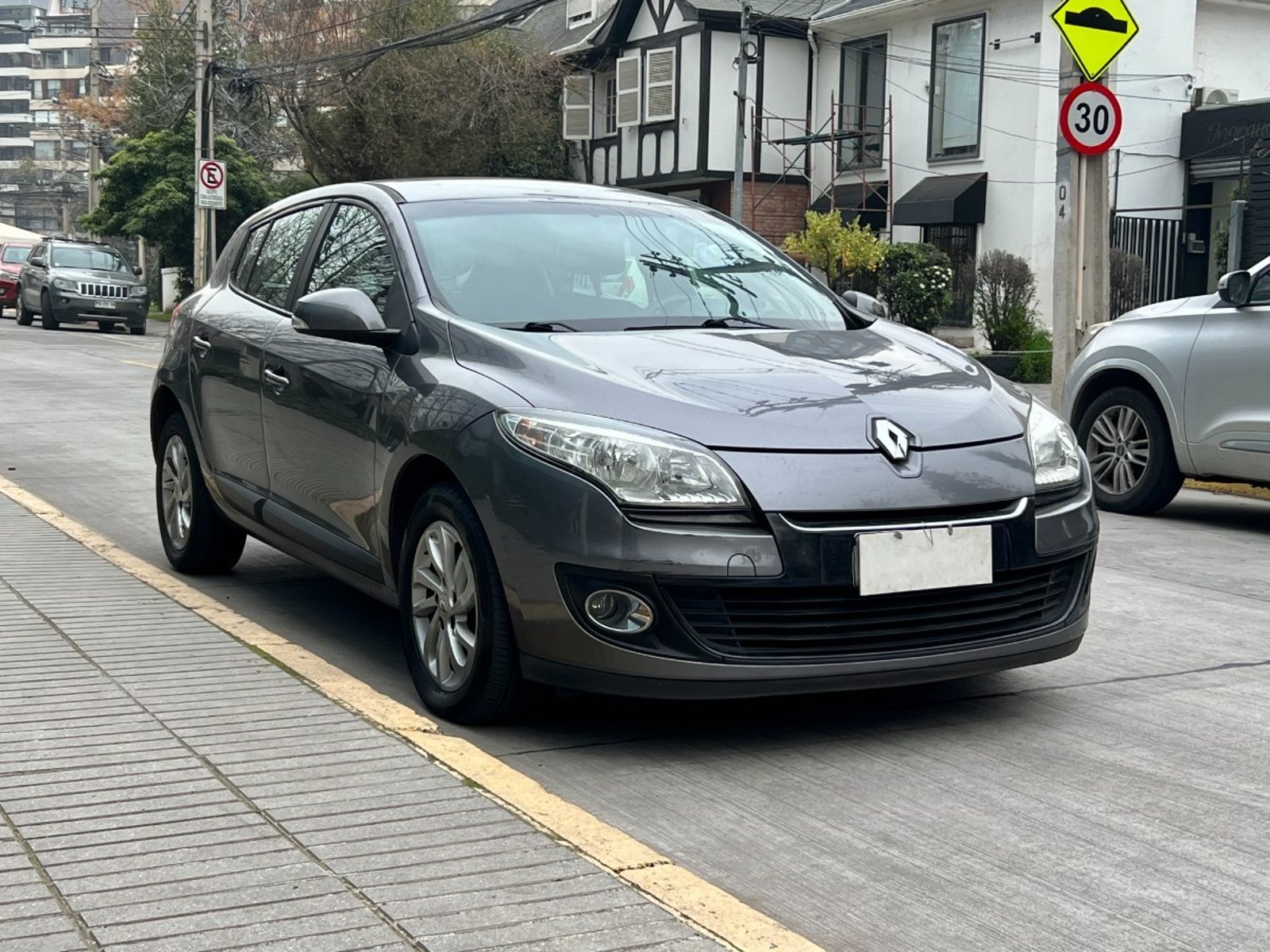 Renault MEGANE EXPRESSION 2.0 MT 2013 - Foto 2 de 10