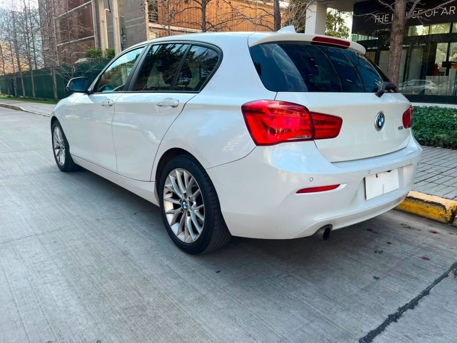BMW 118 1.5 AT 2018 - Imagen 6 de 10