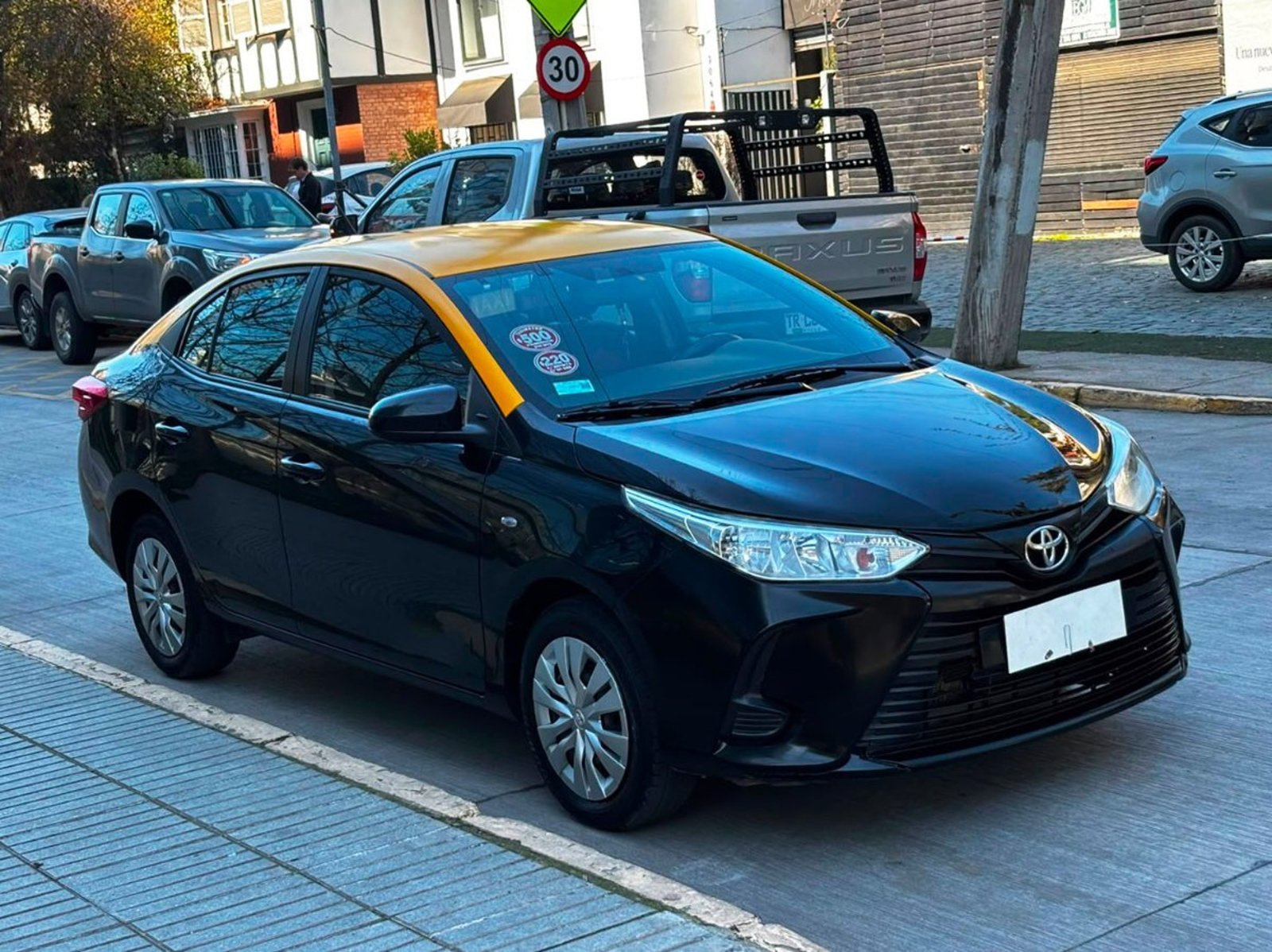 Toyota YARIS GLI 1.5 MT 2022 - Imagen 4 de 9