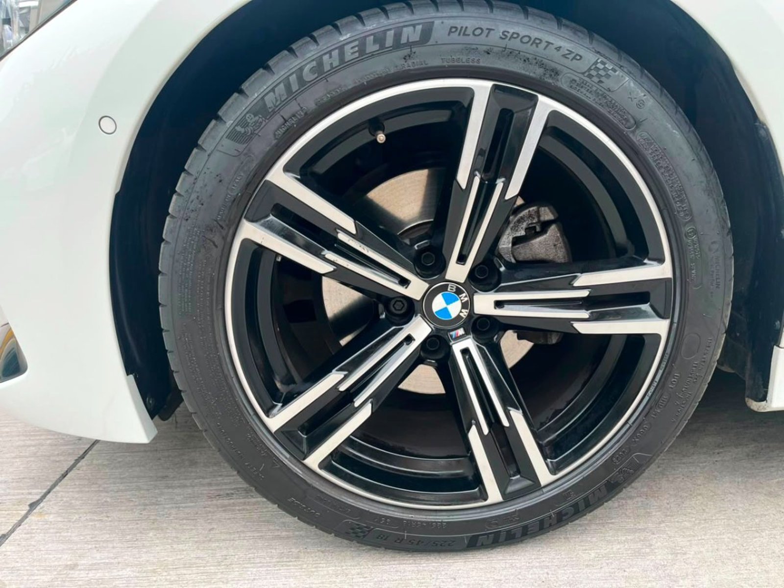 BMW 320 2.0 AT M SPORT 2024 - Imagen 8 de 10