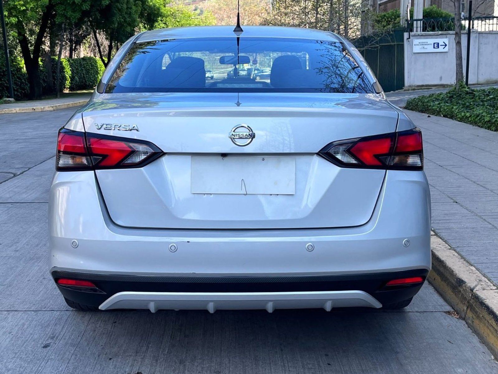 Nissan VERSA ADVANCE 1.6 MT 2022 - Foto 4 de 9