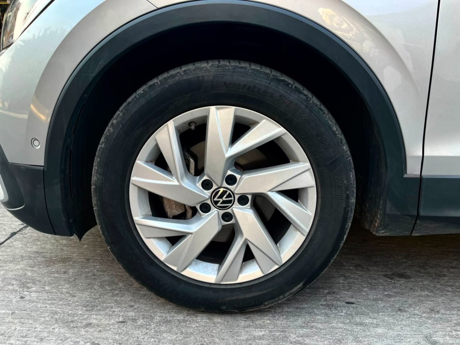 Volkswagen TIGUAN COMFORTLINE 1.4 TSI 2023 - Imagen 7 de 10